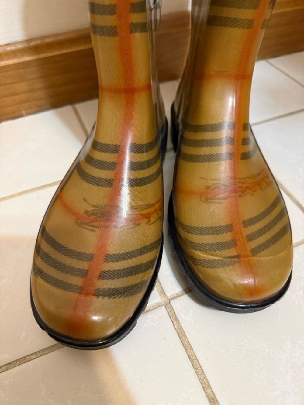 Burberry | Classic Plaid Rain Boots Italian size 37 - Picture 5 of 15